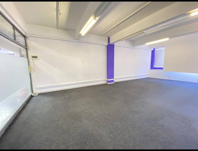 92M² OFFICE TO LET IN WOODSTOCK